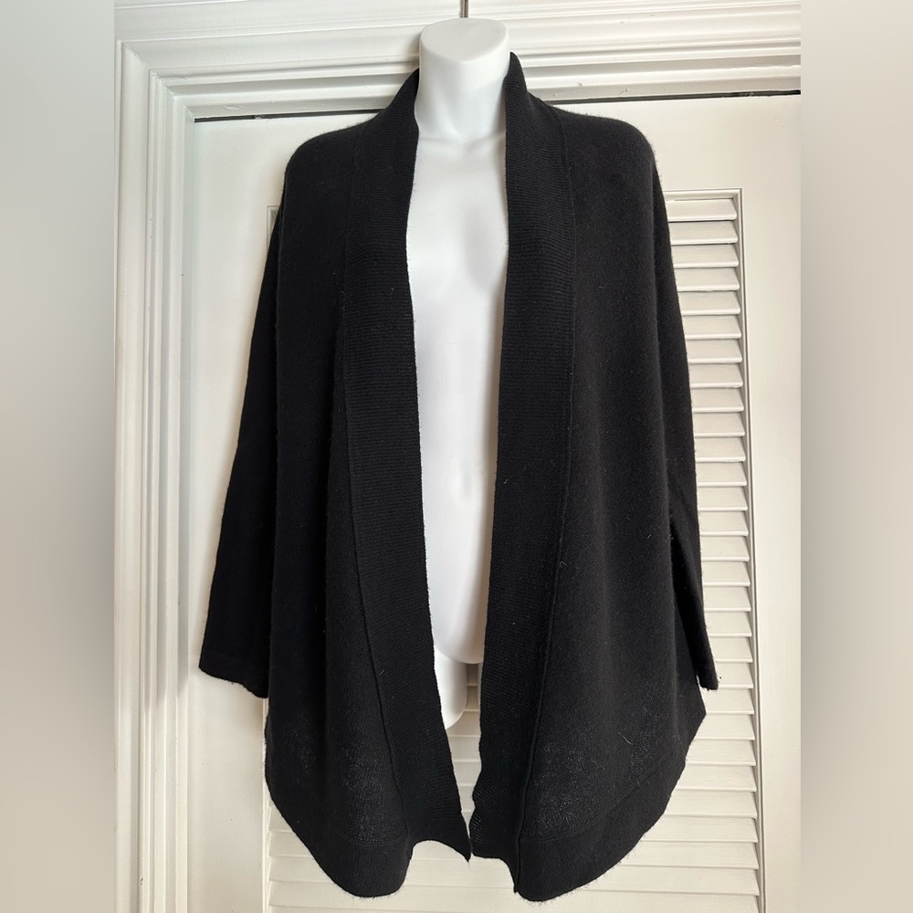 AQUA 100% Cashmere stylist modern cardigan. Size SM in Black